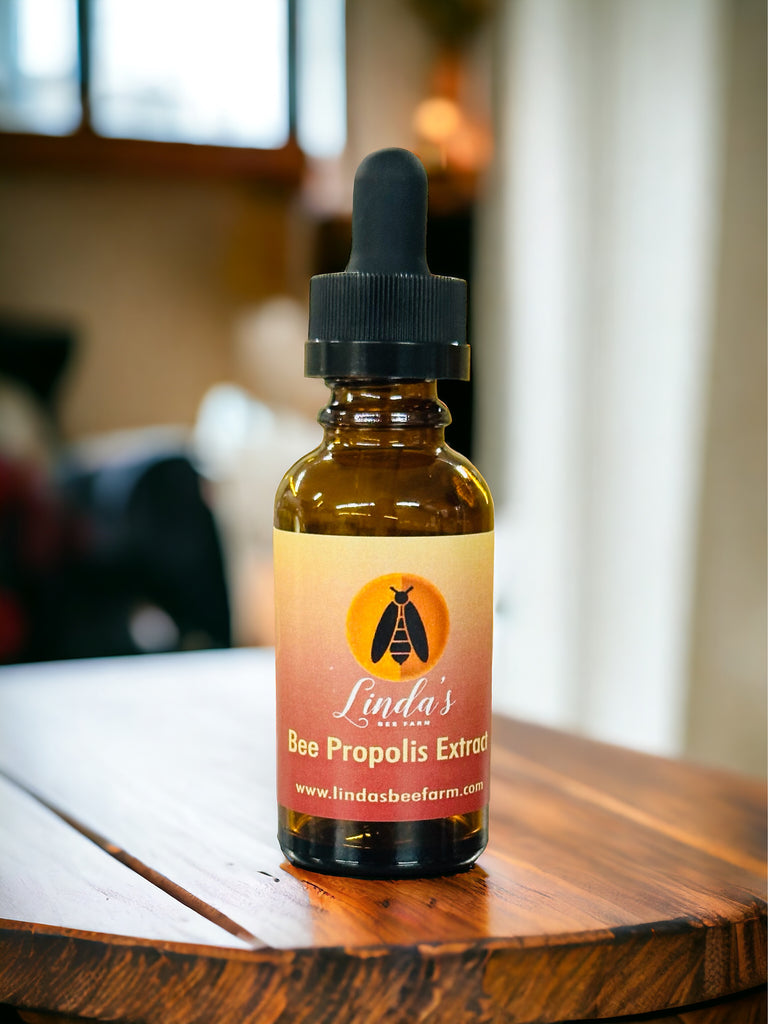 inhalacja z propolisem w kroplach butelka propolisu obok nebulizatora z parą podczas inhalacji