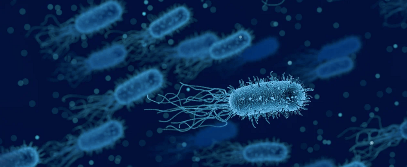 ból brzucha od stresu w korku mężczyzna w garniturze zaciska dłoń na brzuchu stojąc w korku drogowym